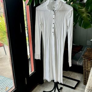 NWT white LINQ dress long sleeve in size medium